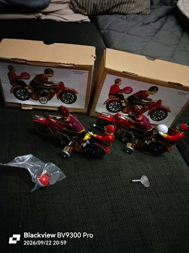 Aufziehmodell motorrad 18 - 2x, 1:18