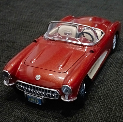Bburago chevrolet corvette - chevrolet,